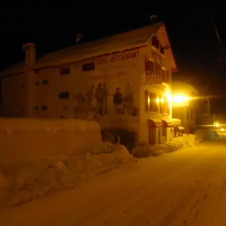 Les Deux Cols 2*