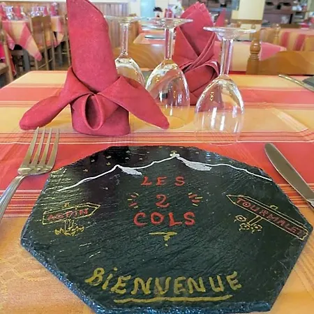 Les Deux Cols